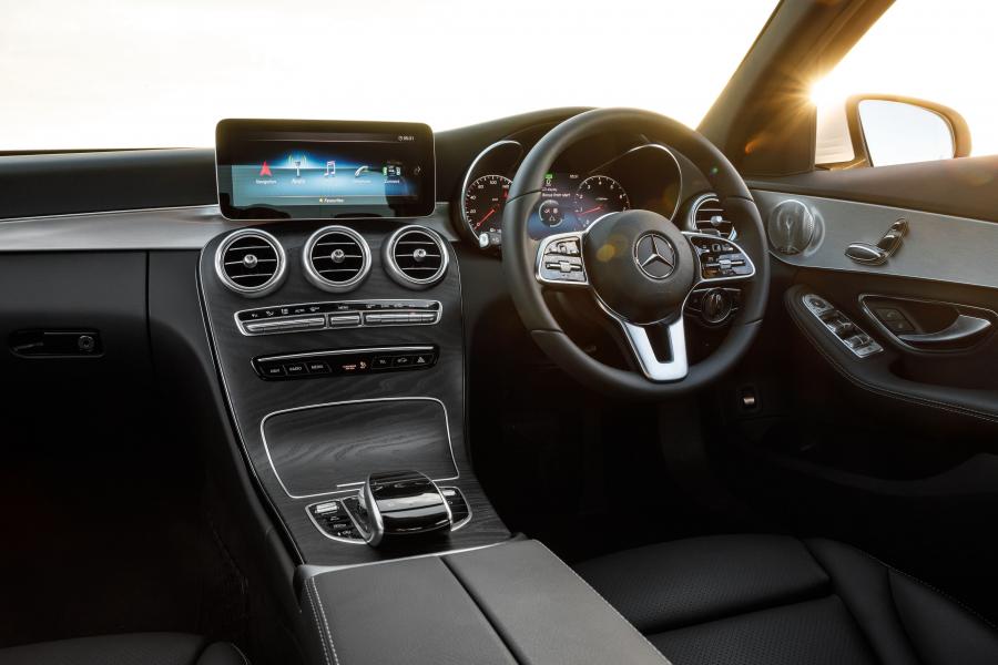 Торпедо Mercedes-Benz C200 Avantgarde Line (W205) 2018 года  (WW) (фото 20 из 40)
